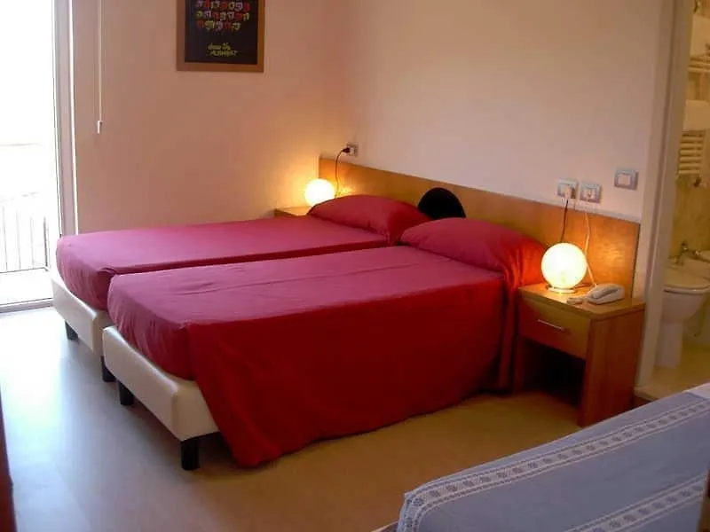 Hotel Morolli ريميني 3*,